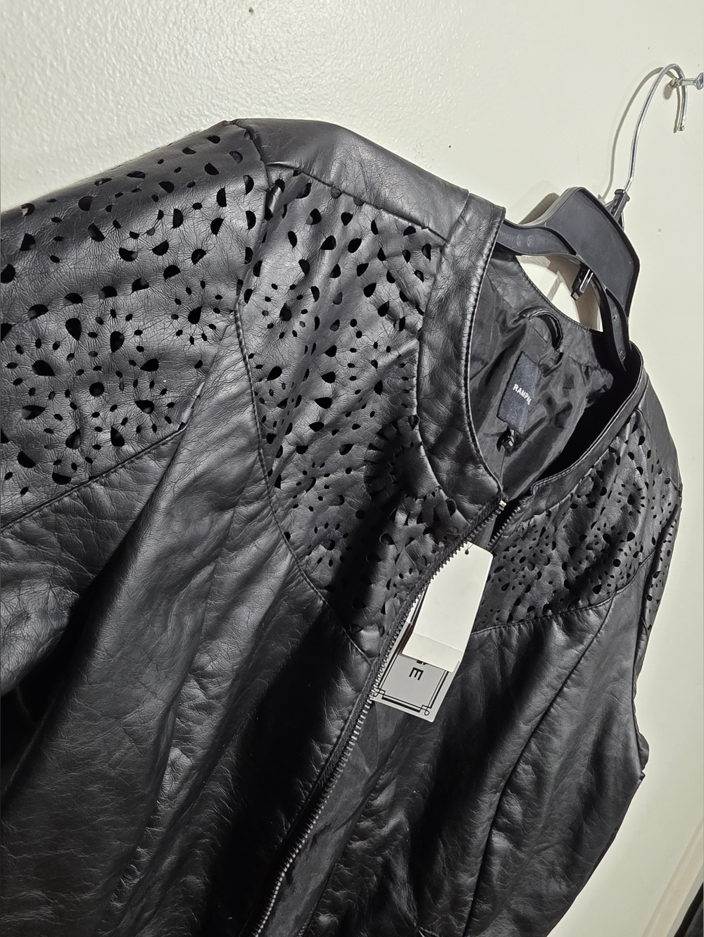 NWT! Rampage Black Faux Leather Laser Cut Moto Cropped Jacket Size M Medium - Picture 4 of 9
